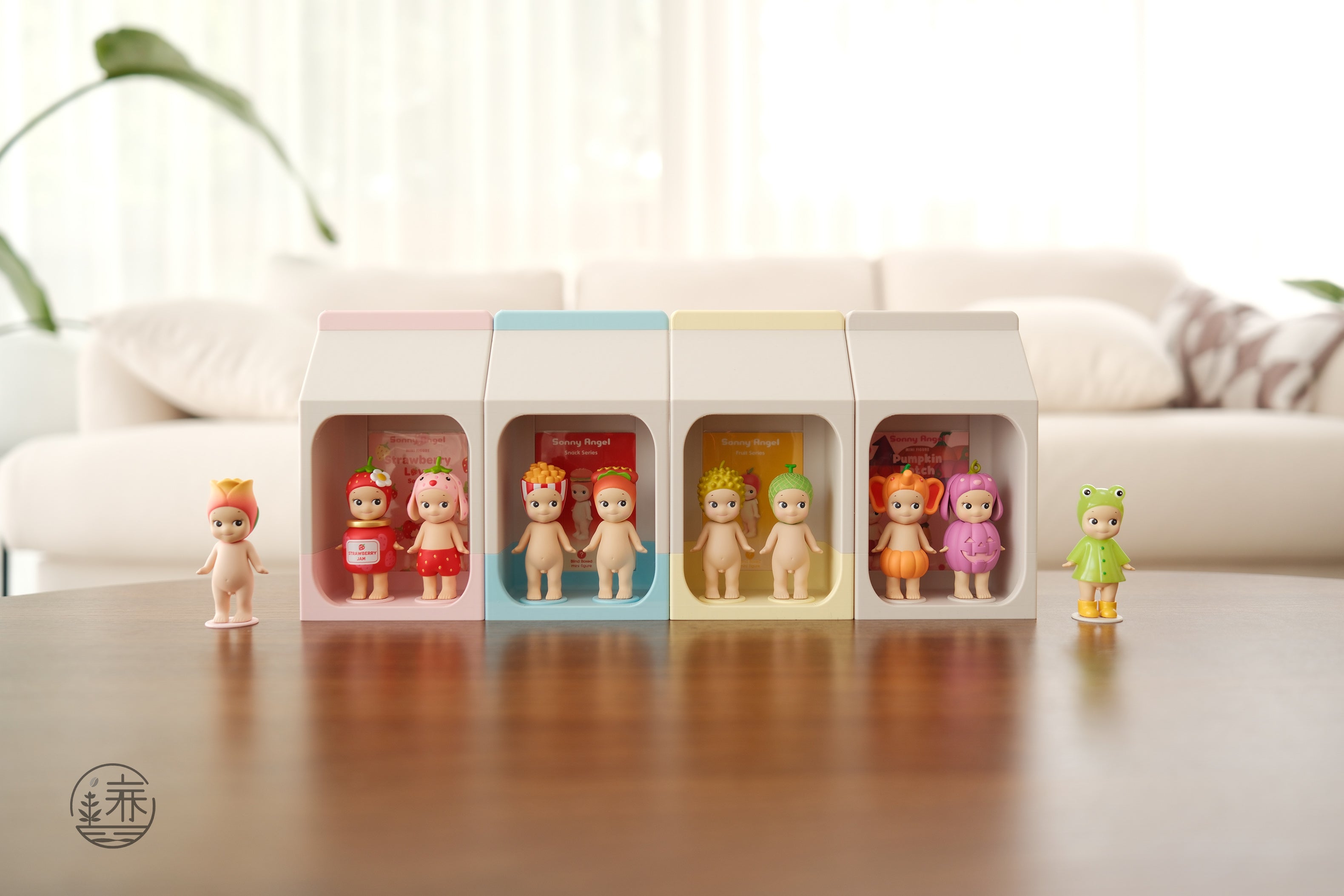 Smiski Regular(3) Milk Carton : Collectibles Stand